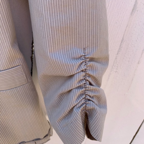 Maurices Khaki 3 Button Ruffle Hem Collared Jacket‎ - Picture 4 of 7